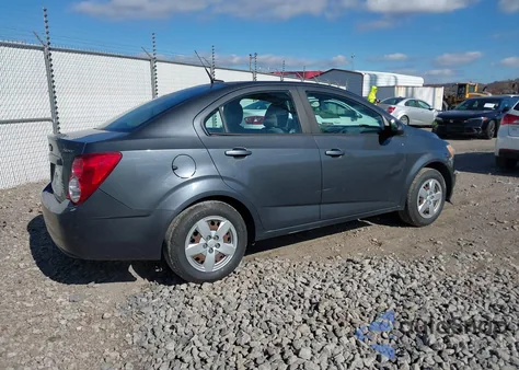 2013 Chevrolet Sonic Ls Auto из США, поврежденный, VIN 1G1JA5SG0D4193654